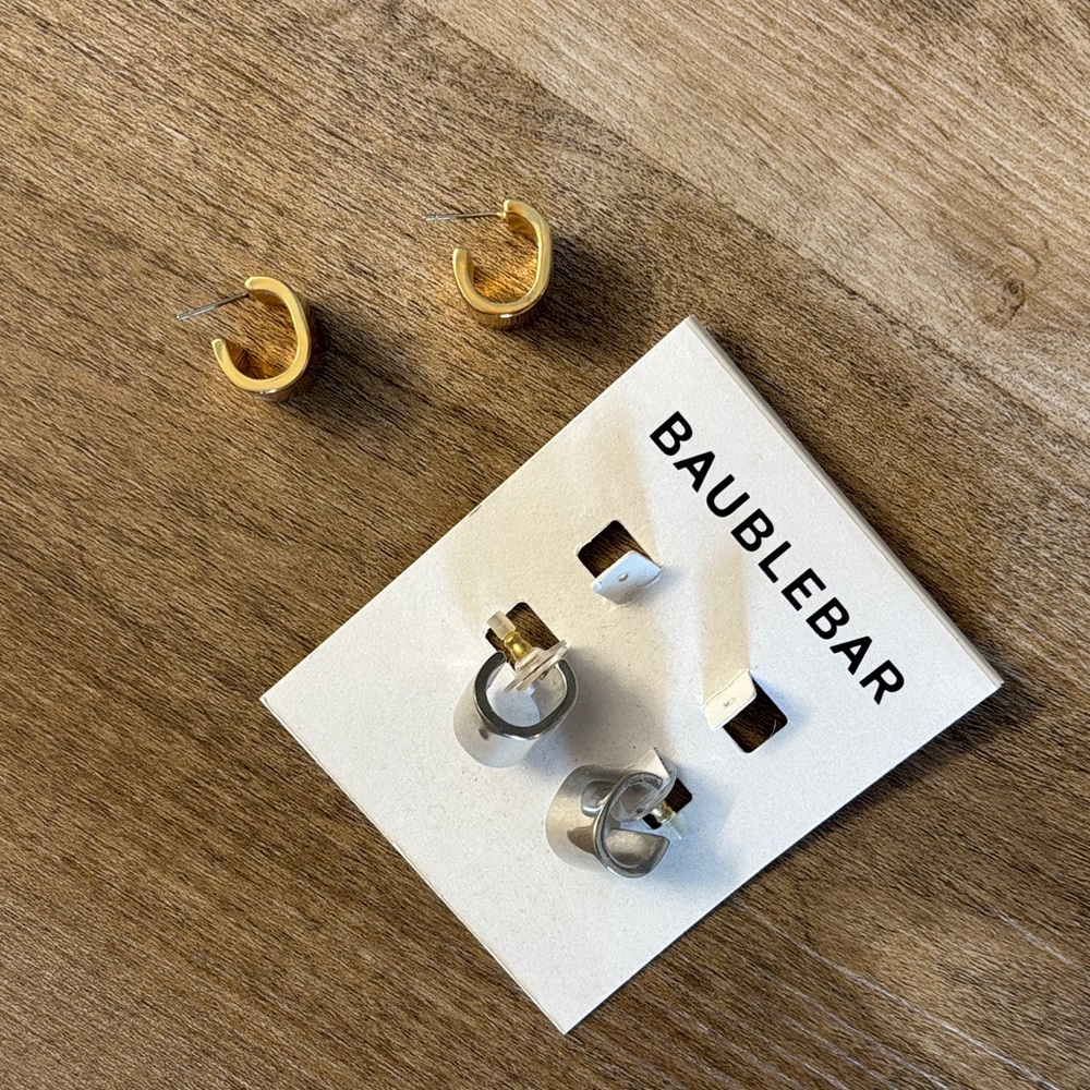 ✨BaubleBar Hoop Earrings Pair